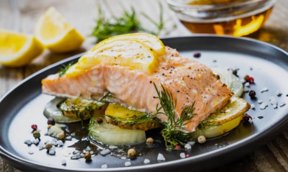 Salmon Panggang Lemon, Menu Sehat Bernutrisi untuk Makan Spesial