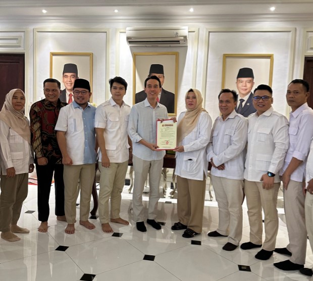 Prabowo Subianto Restui Muchendi-Supri di Pilkada OKI 2024