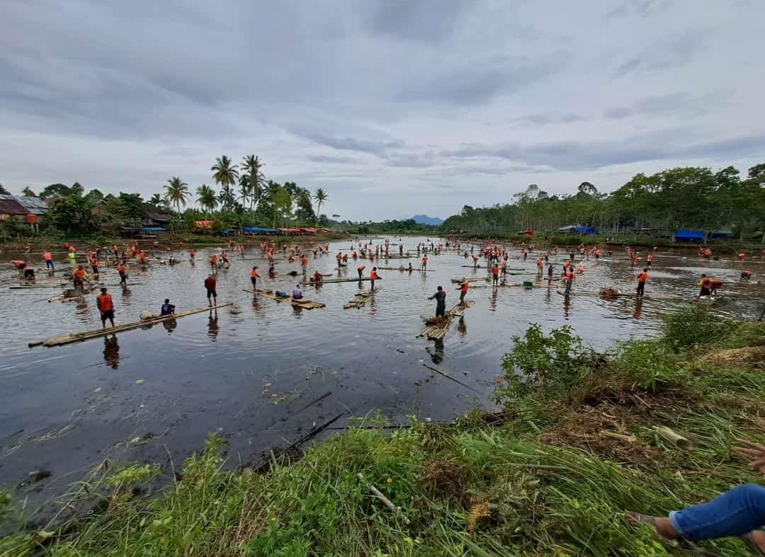 Tradisi Unik, Tangkap Ikan yang Tak Biasa