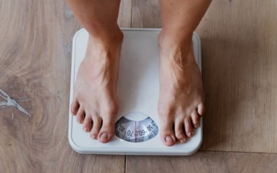 Puasa Tapi Berat Badan Naik? Ini Kebiasaan yang Sering Jadi Penyebab