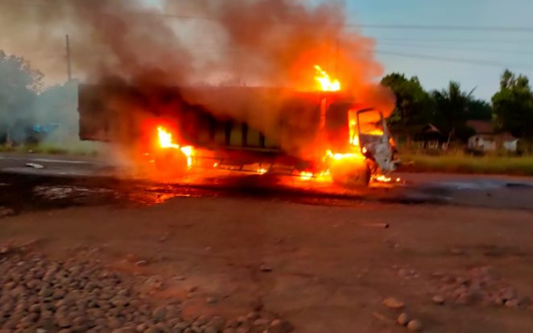 Di OKU Truk Batubara Terbakar Ditengah Jalan, Sopirnya Malah Kabur, Ini Kata Kapolsek Semidang Aji