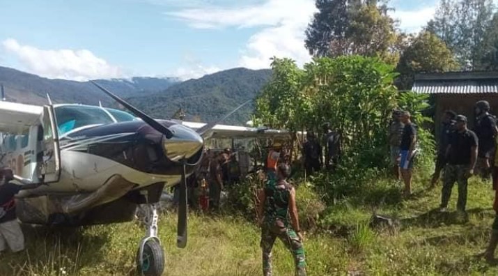 Bawa Beras Bantuan, Pesawat Smart Air Aviation Cakrawala Tergelincir