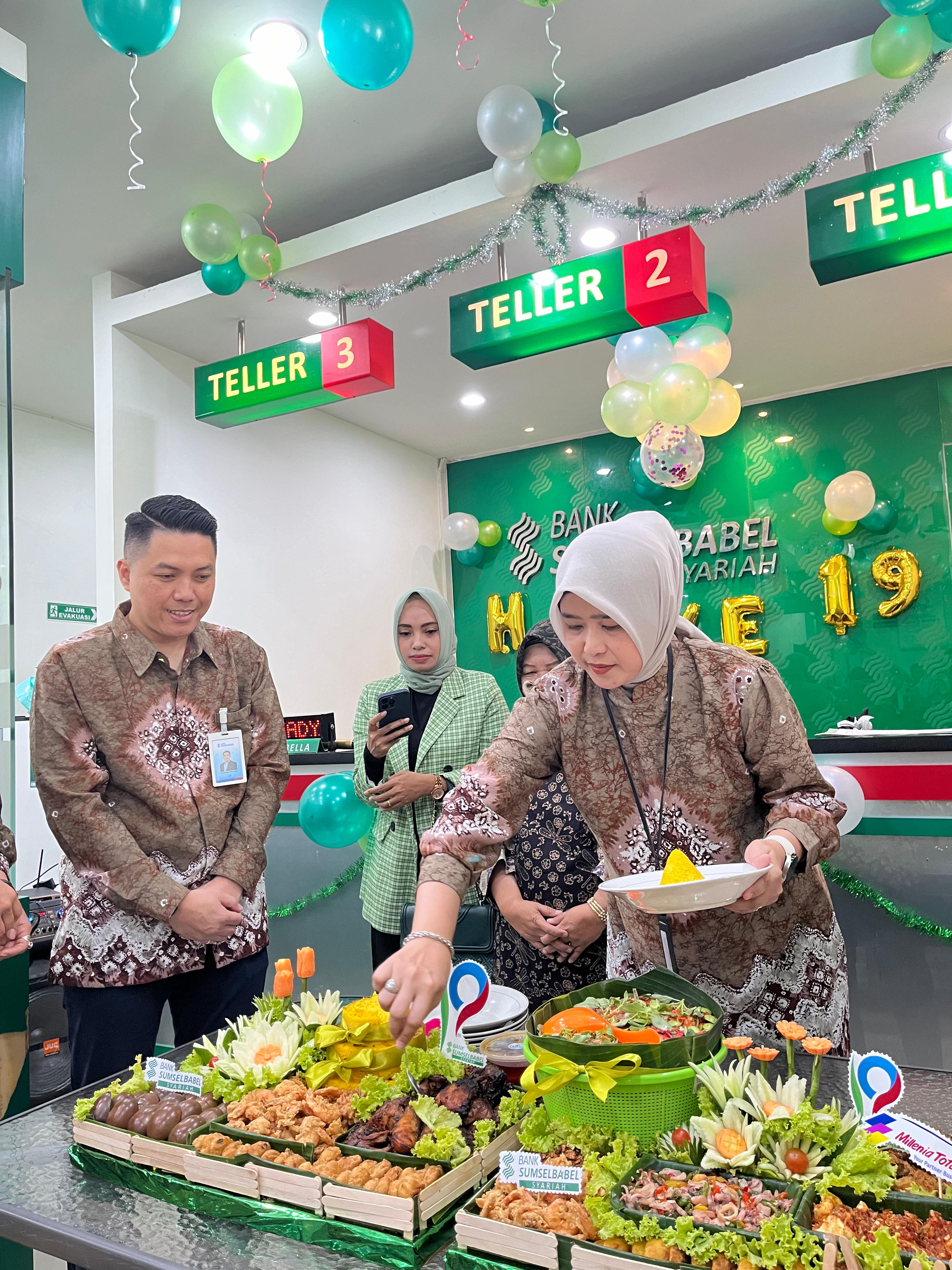 Milad ke-19, Bank Sumsel Babel Syariah Gelar Khitanan Massal hingga Bagikan Cindera Mata ke Nasabah