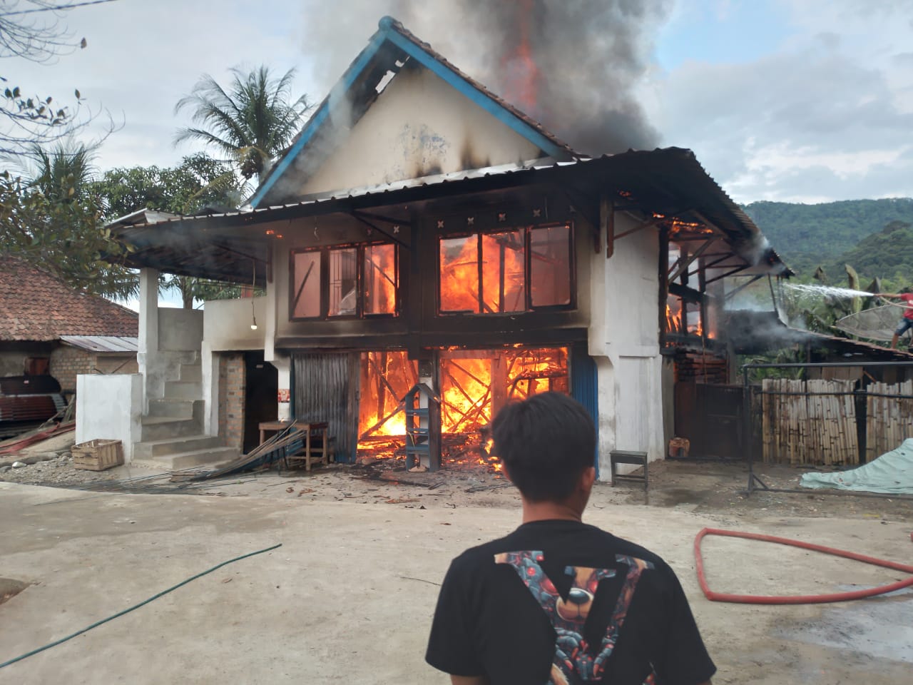 Kebakaran Rumah Dua Lantai di Ulu Ogan OKU termasuk Mobil, Kerugian Capai Rp250 Juta