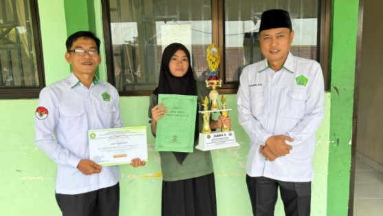 Siswa MTsN 01 OKU Selatan Borong Prestasi Lomba Pidato Bahasa Inggris