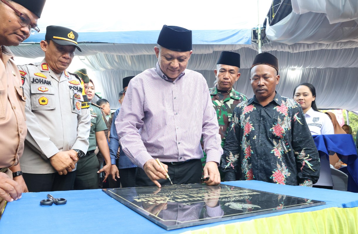 Lanosin resmikan Pembangunan Jalan Hingga Masjid