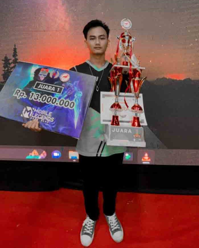 Tim Esport ESI OKU Juara I Mobile Legend Piala Walikota Lubuklinggau