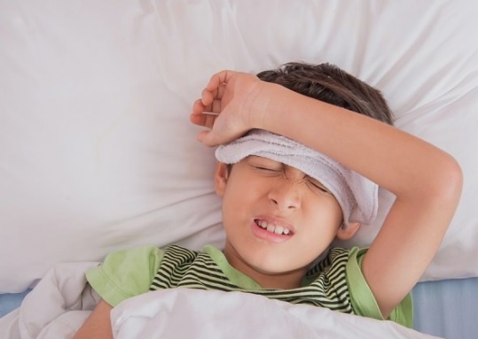 Panduan Aman Menurunkan Demam pada Anak agar Cepat Pulih