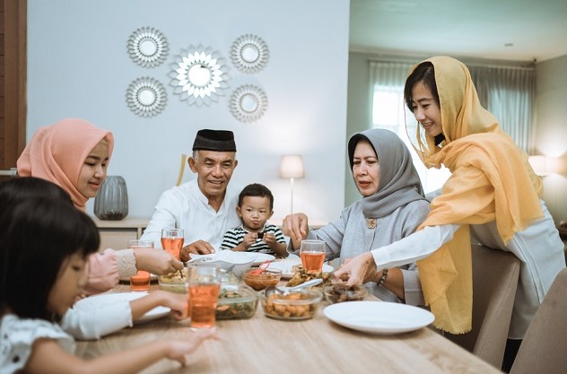 5 Hal yang Harus Dihindari Saat Buka Puasa agar Lambung Tetap Sehat