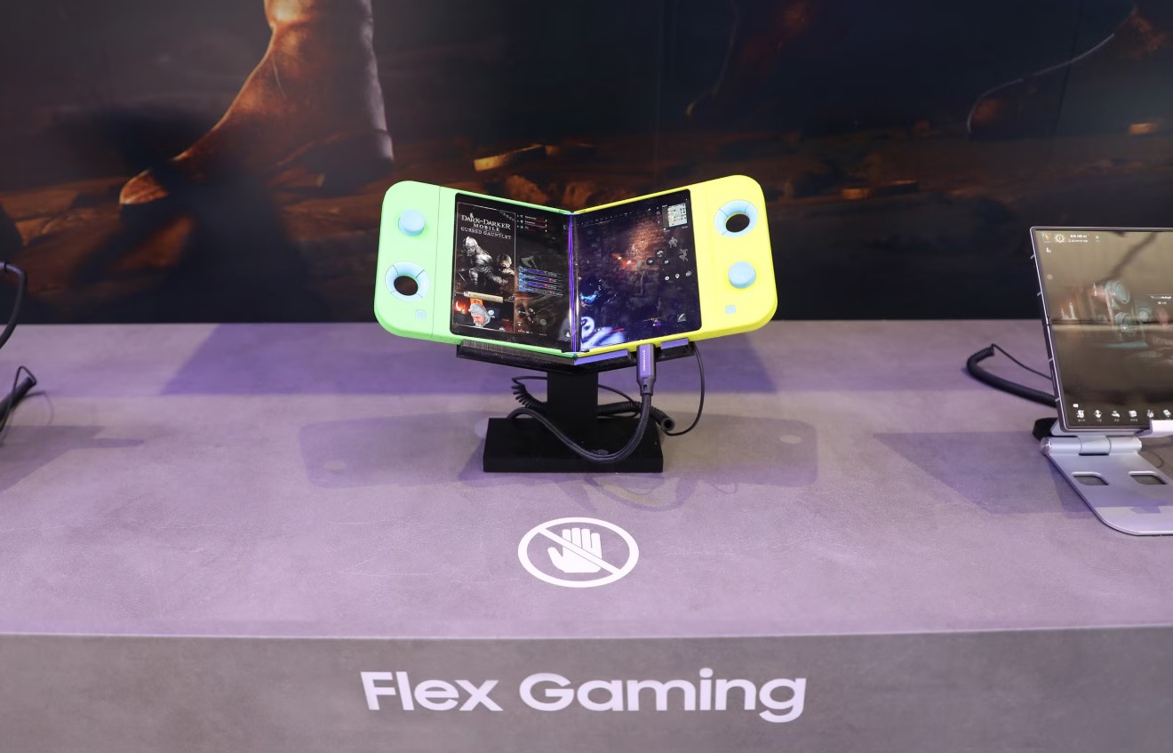 Samsung Pamerkan Flex Gaming, Konsol Lipat Unik di MWC 2025