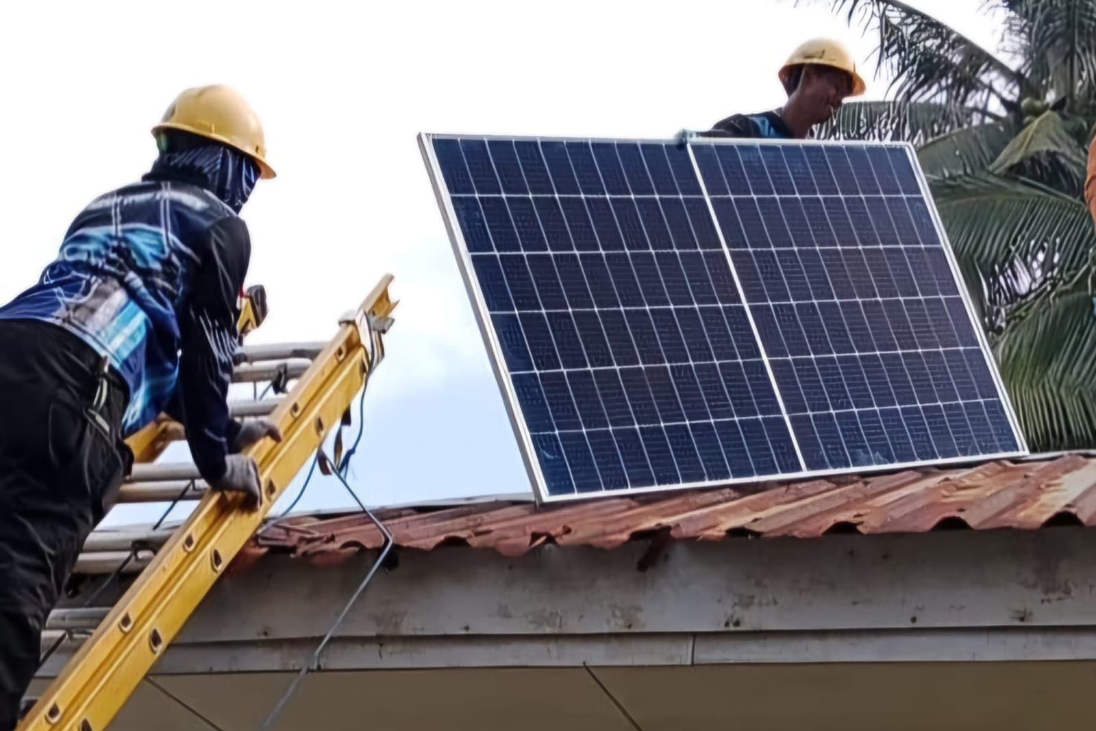 SuperSUN PLN Hidupkan Pulau Satangnga 24 Jam Nonstop