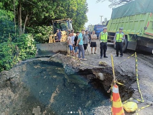 Jalinsum Longsor, Arus Lalulintas Macet Total