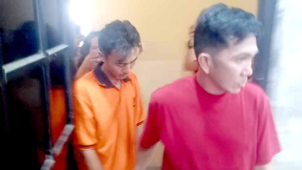 Pria di Palembang Bacok Tetangga di Masjid