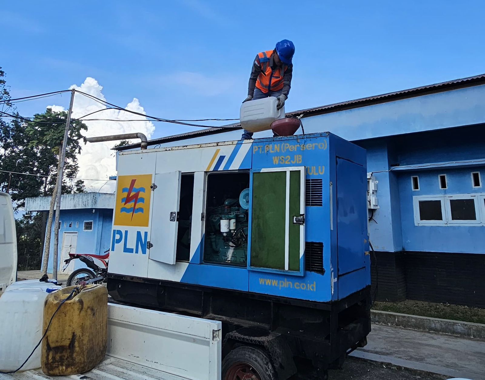 Listrik Sungai Penuh Pulih Total! PLN Tuntas Perbaiki Tower Roboh