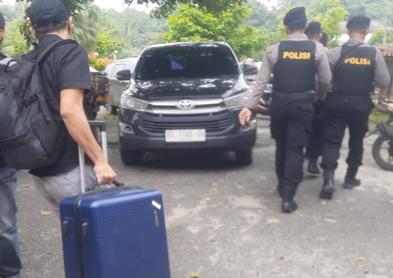 Geledah PUPR OKU Selama 7 Jam, KPK Bawa 4 Koper Diduga Barang Bukti