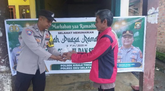 Datangi Rumah hingga Tempat Ibadah, Bagikan Takjil 