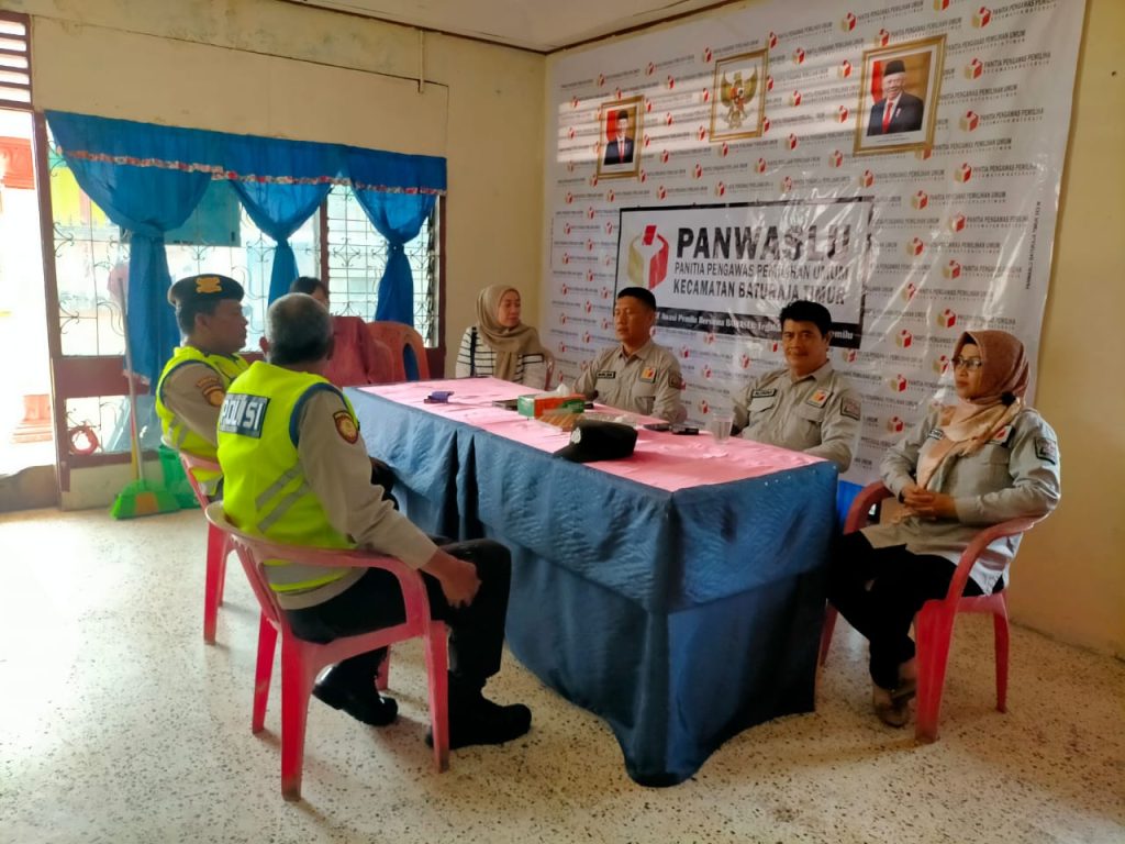 Kantor Panwaslu Kecamatan di OKU  Didatangi Polisi 