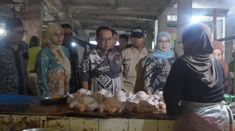Sekda Rusman Sidak Pasar, Stok Sembako Dipastikan Aman hingga Lebaran