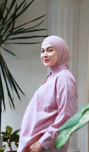 Kabar Bahagia ! Nina Zatulini Melahirkan Anak Keempat