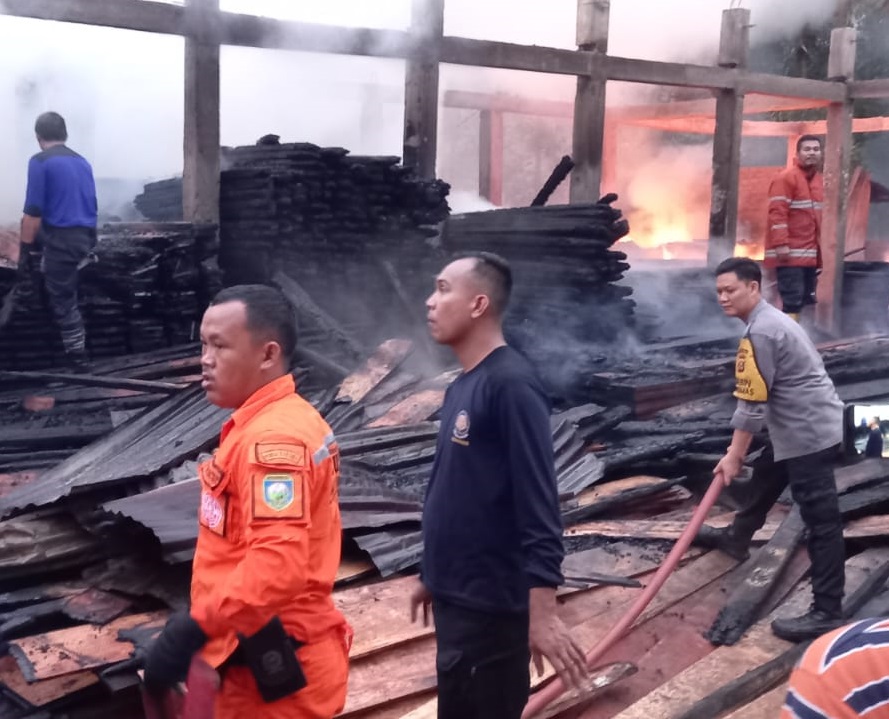 Kronologi Panglong di OKU Terbakar, Tiga Unit Mobil Hangus, Tidak Ada Korban Jiwa