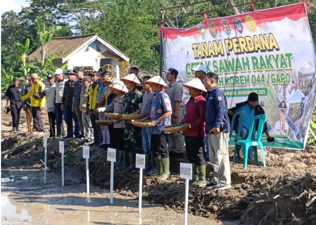 Tanam Perdana Cetak Sawah Rakyat 2025: OKU Timur Targetkan 1 Juta Ton Gabah