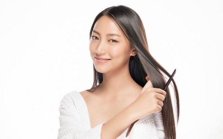 3 Kebiasaan Sebelum Tidur yang Bikin Rambut Sehat dan Berkilau