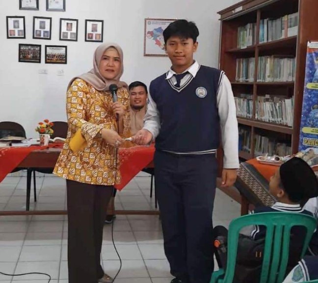 Beri Layanan Edukatif Kepada Pelajar