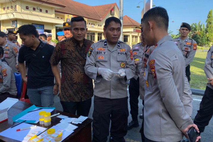 Perangi Narkoba, Polres OKU Selatan Gelar Tes Urine Mendadak