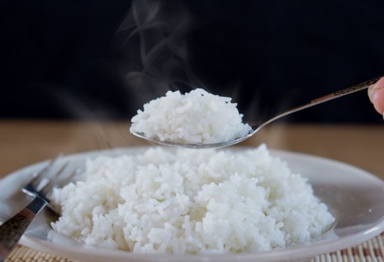 Hindari Langsung Makan Nasi Saat Berbuka, Ini Alasannya