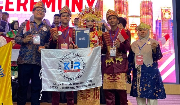 Pelajar SMPN 1 Belitang Madang Raya Raih Juara Dua Dunia di Ajang WICE 2025 Malaysia