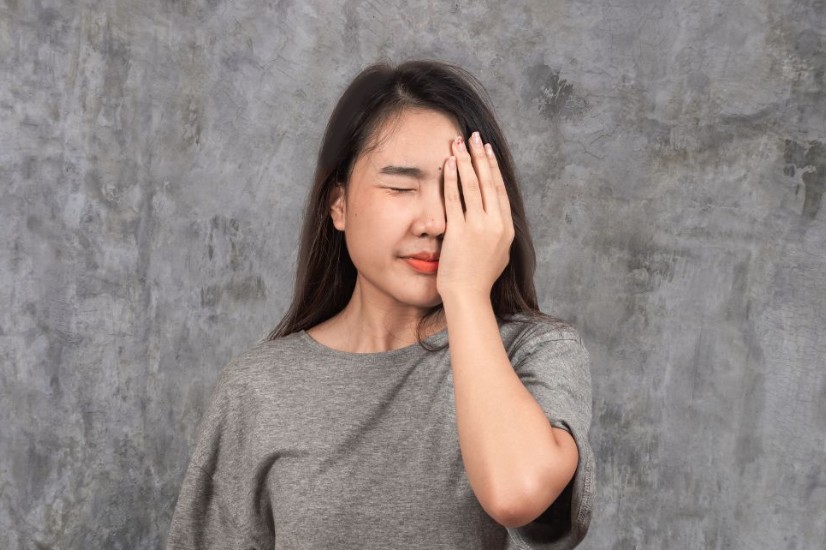 7 Cara Ampuh Mengatasi Mata Merah Sebelah Kiri Secara Alami dan Cepat