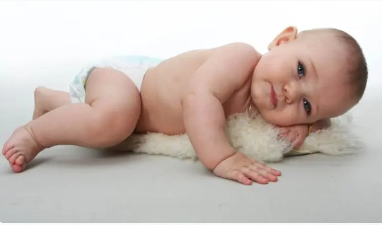 7 Tanda Bayi Alami Keterlambatan Perkembangan Sesuai Usia