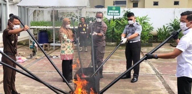 Musnahkan Narkotika hingga Senjata Tajam