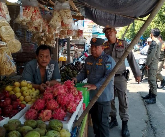 Tertibkan PKL dan Baleho Tak Berizin