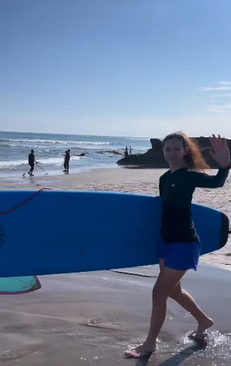 Yuki Kato Tekuni Hobi Baru Olahraga Surfing 