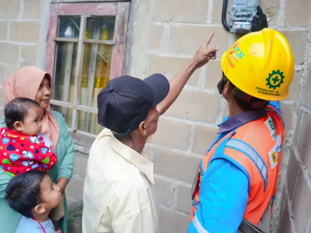 PLN UID S2JB Nyalakan 136 Sambungan Listrik Gratis Lewat Program Light Up The Dream di Ramadan