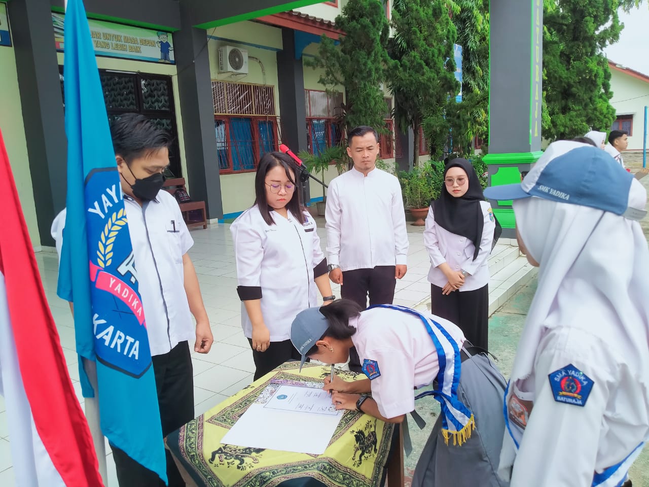 Usai Upacara, OSIS SMA-SMK Yadika Dilantik