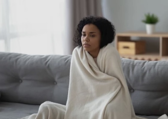 Badan Menggigil Tapi Tidak Demam? Ini Penyebab dan Cara Mengatasinya dengan Tepat