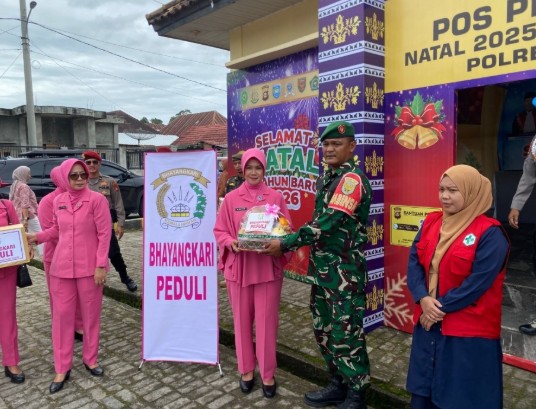Bhayangkari Peduli, Sambangi Pospam Nataru di OKU Selatan dan Serahkan Bantuan Logistik