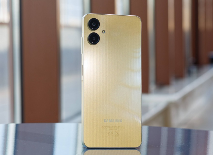 Rekomendasi HP 1 Jutaan untuk Hadiah Orang Tua Layar Besar, Simpel, dan Awet Dipakai