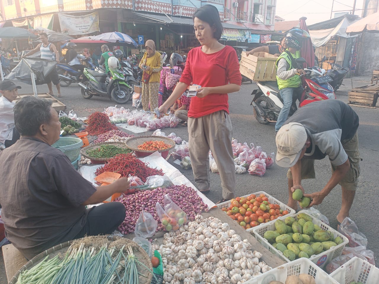 Harga Bawang Merah Naik, Bawang Putih Stabil