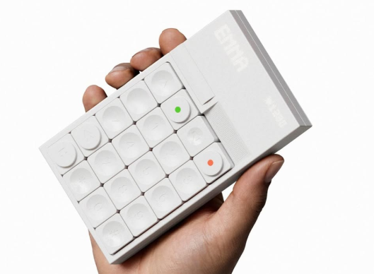 Ponsel Konsep Layar Dot-Matrix dan Tombol Fisik, Seperti Apa? 