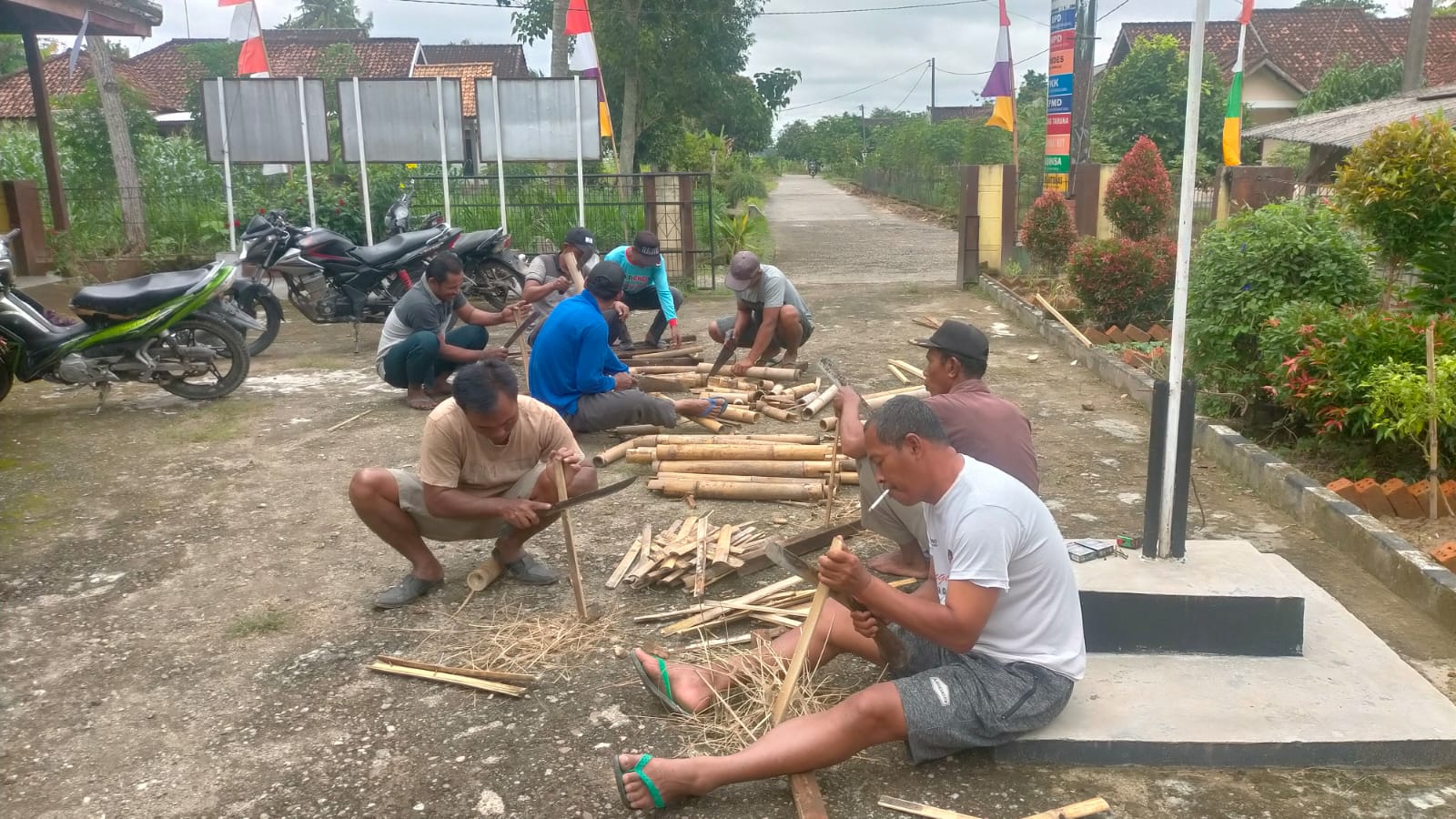 Berharap Menang, Warga Gotong - royong Persiapan Lomba Desa Tingkat Kabupaten