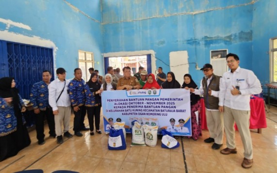 Bulog Salurkan 1.733 Ton Beras dan 346 Ribu Liter Minyak Goreng untuk Warga OKU Raya