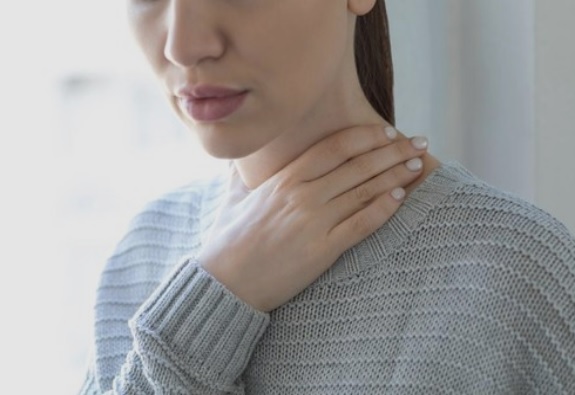 Jangan Sampai Suara Serak Saat Lebaran! Ini Cara Cegah dan Atasi Radang Tenggorokan