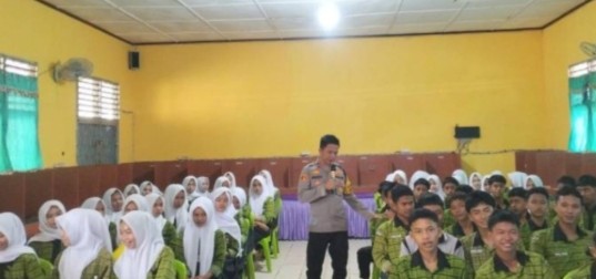 Cegah Perundungan, Polsek Buay Pemaca Edukasi Ratusan Siswa 
