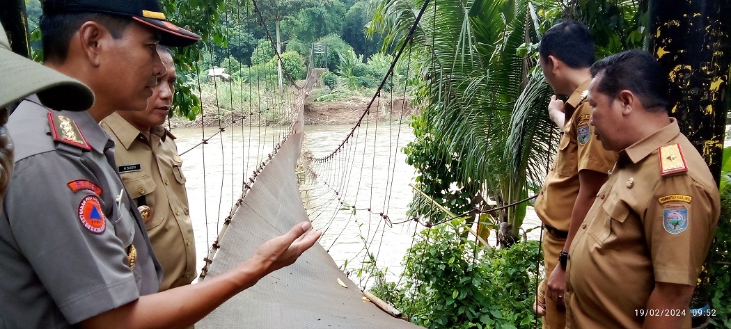 Pemkab OKU Bakal Segera Bangun Jembatan Karang Agung yang Rusak Akibat Diterjang Banjir