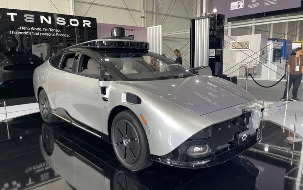 Tensor Robocar Mobil AI dengan 100+ Sensor Ini Siap Rilis 2026 