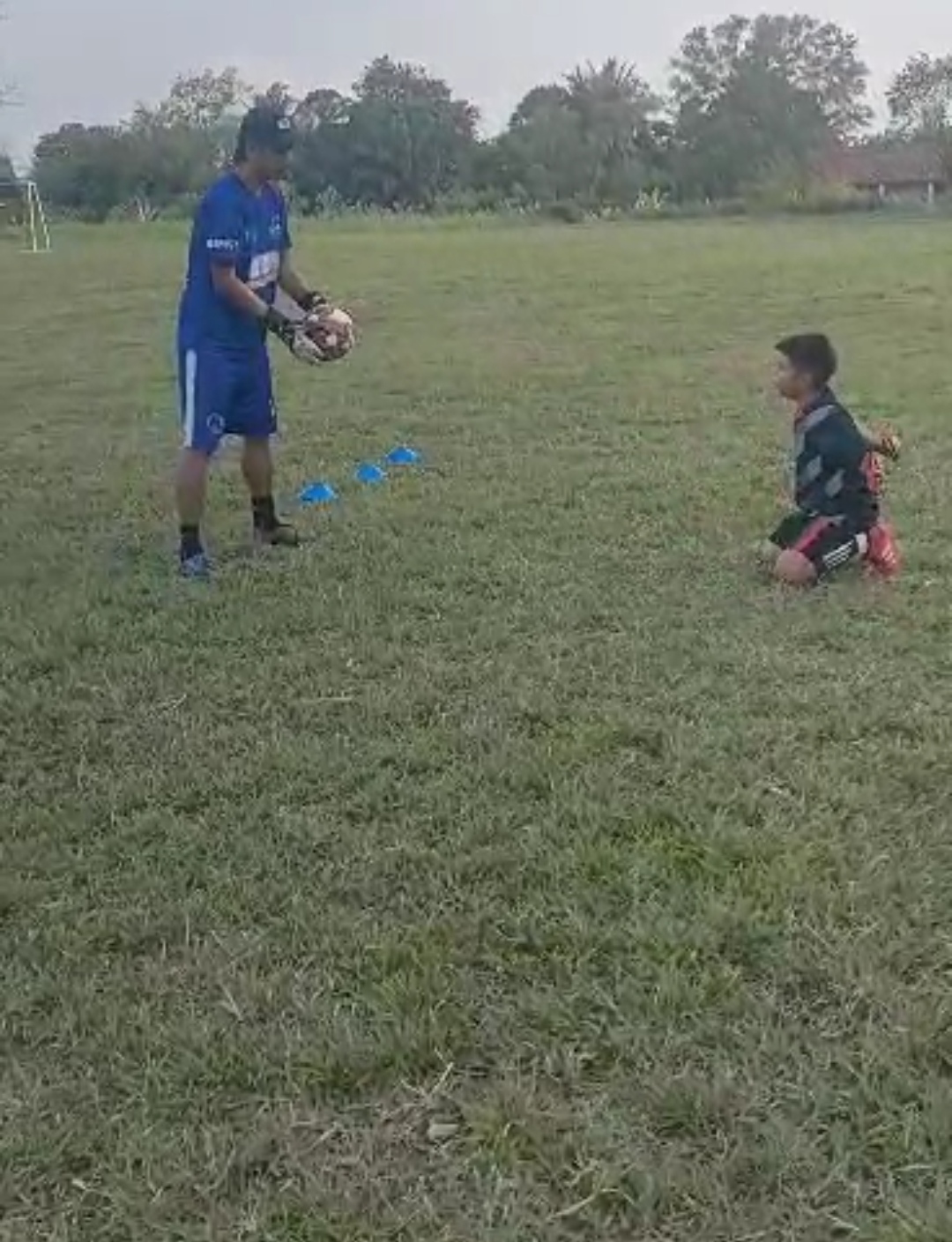 Mantan Kiper Sriwijaya FC, Fauzi Toldo Buka Pelatihan Penjaga Gawang