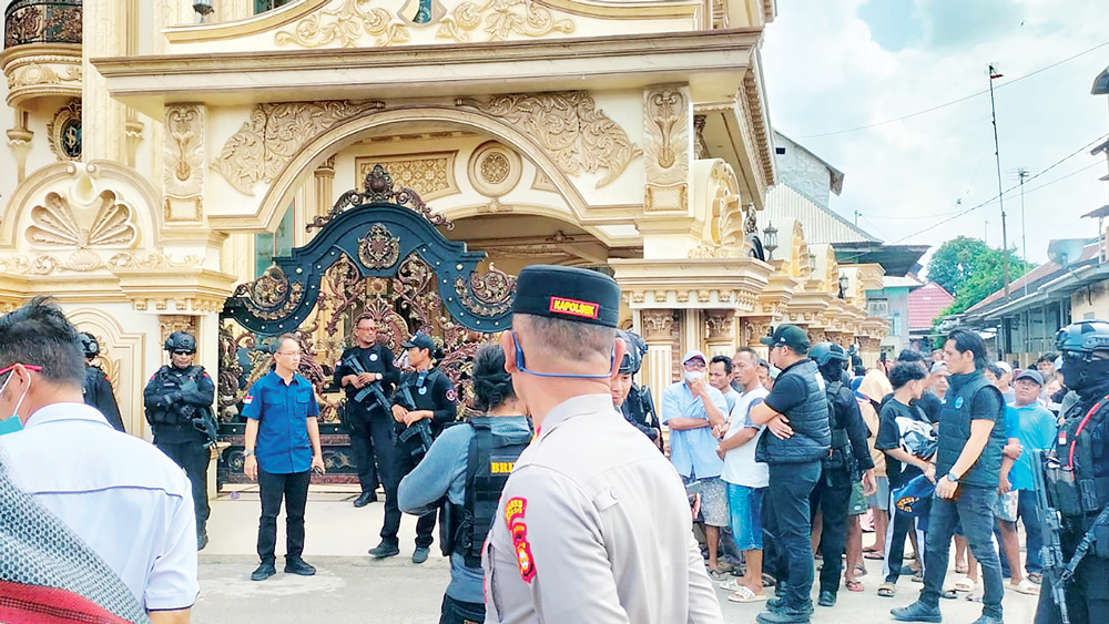 Rumah Mewah Crazy Rich di Tulung Selapan Disegel Diduga Terkait Narkoba